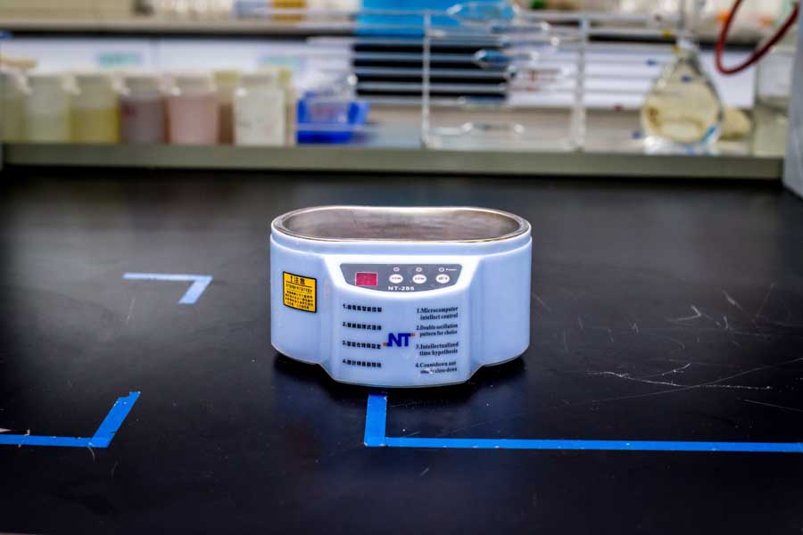 Ultrasonic cleaning machine